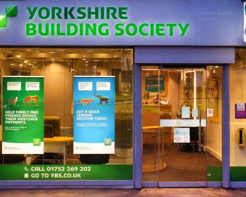 Britse spaarders met £5.001 op de bank krijgen nieuwe waarschuwing nu Yorkshire Building Society 12 miljoen laag-rente rekeningen signaleert