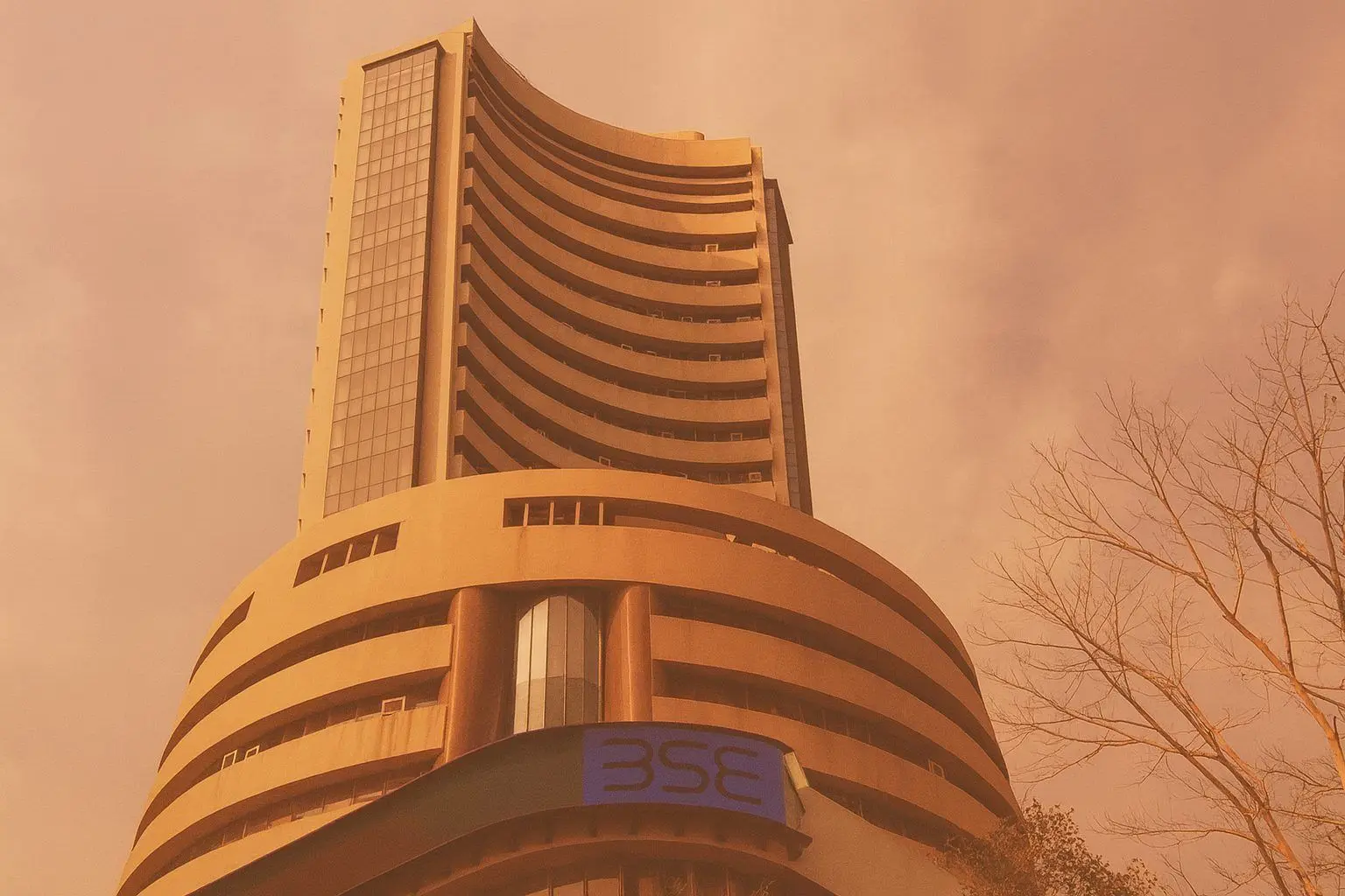 BSE Ltd Share Price Today (14 Dec 2025): This Week’s Moves, Latest News, Analyst Targets, and Week-Ahead Triggers