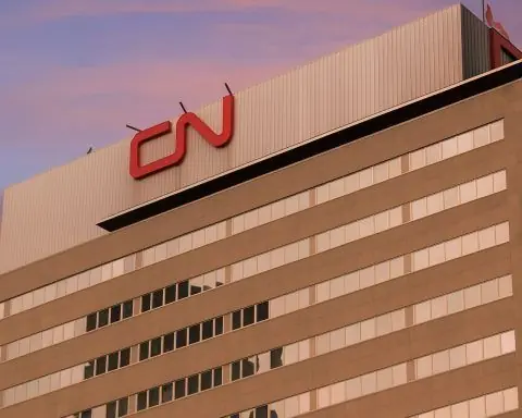 Canadian National Railway (TSX:CNR, NYSE:CNI) Stock Outlook: Dividend Hike, Institutional Buying and 2026 Forecasts as of December 3, 2025