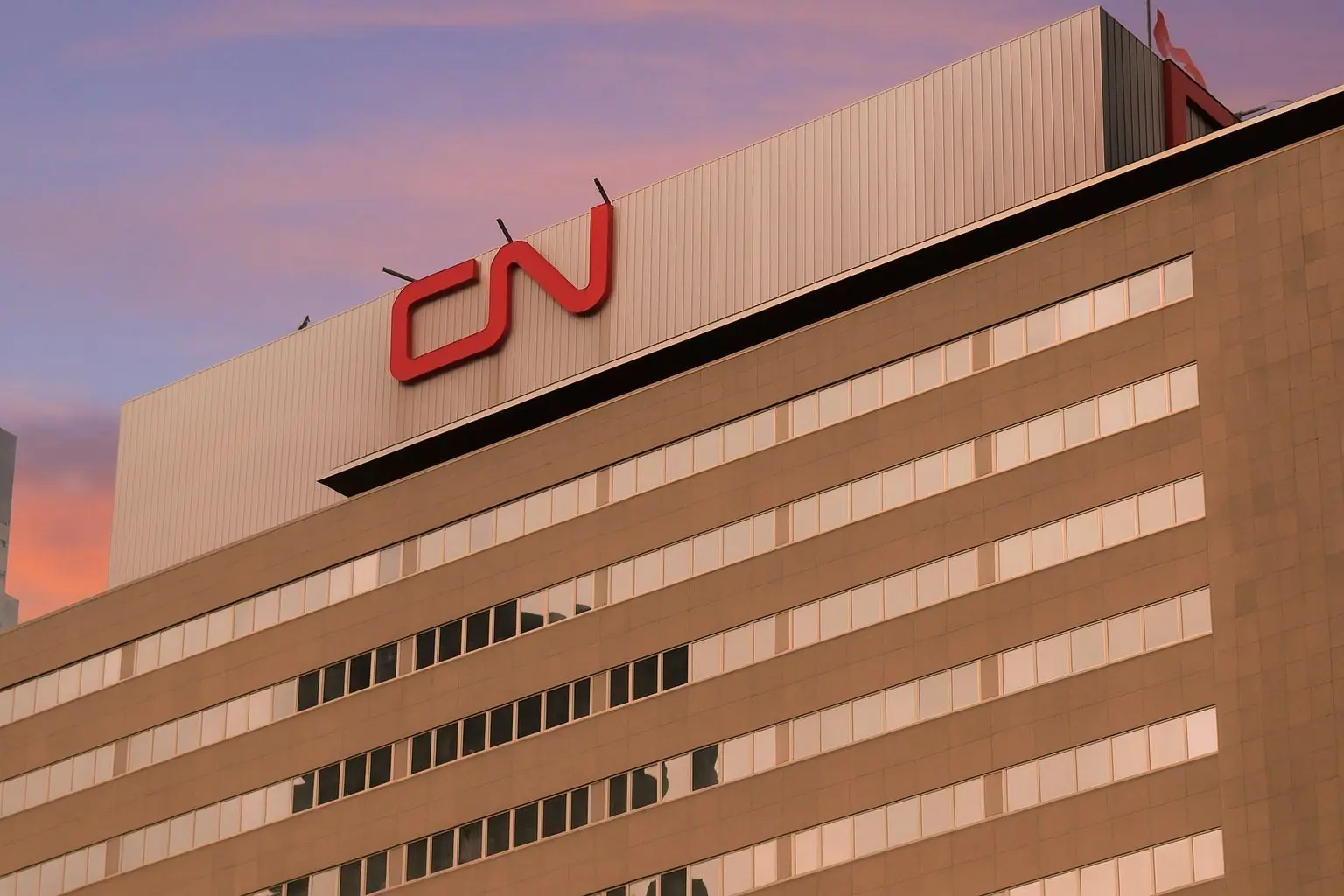 Canadian National Railway (TSX:CNR, NYSE:CNI) Stock Outlook: Dividend Hike, Institutional Buying and 2026 Forecasts as of December 3, 2025