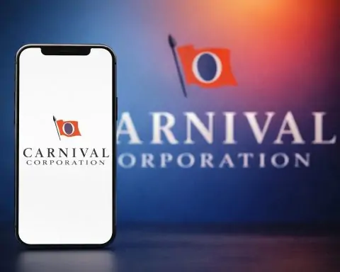 Carnival Corporation & plc Stock (CCL, CUK) Surges as Dividend Returns: Record 2025 Results, 2026 Forecasts, and What Analysts Are Watching