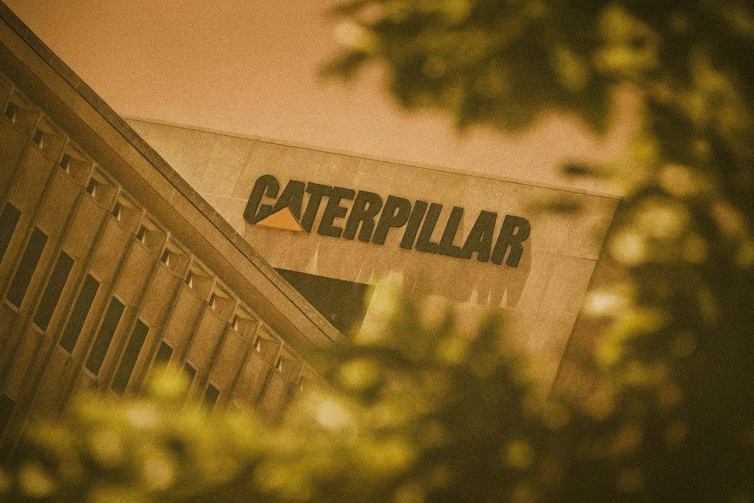 Caterpillar (CAT) Stock at Record Highs: AI Infrastructure Tailwinds, Dividend Strength and 2026 Outlook