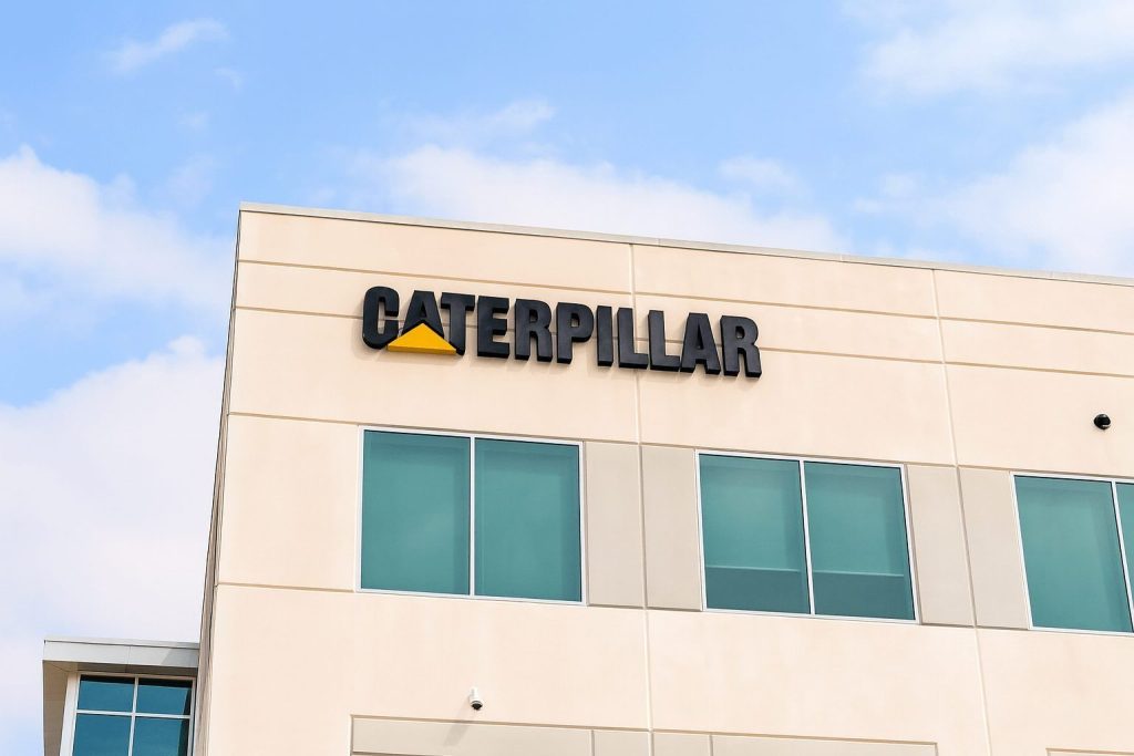Caterpillar (CAT) Stock Near Record Highs on AI Data Center Boom: Latest News, Analyst Targets and 2026–2030 Forecasts