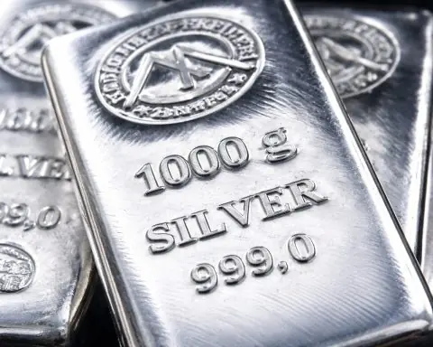 Cena srebra bije nowe rekordy powyżej 76 dolarów, gdy Wall Street utrzymuje się blisko szczytów: wiadomości, prognozy i co dalej obserwować