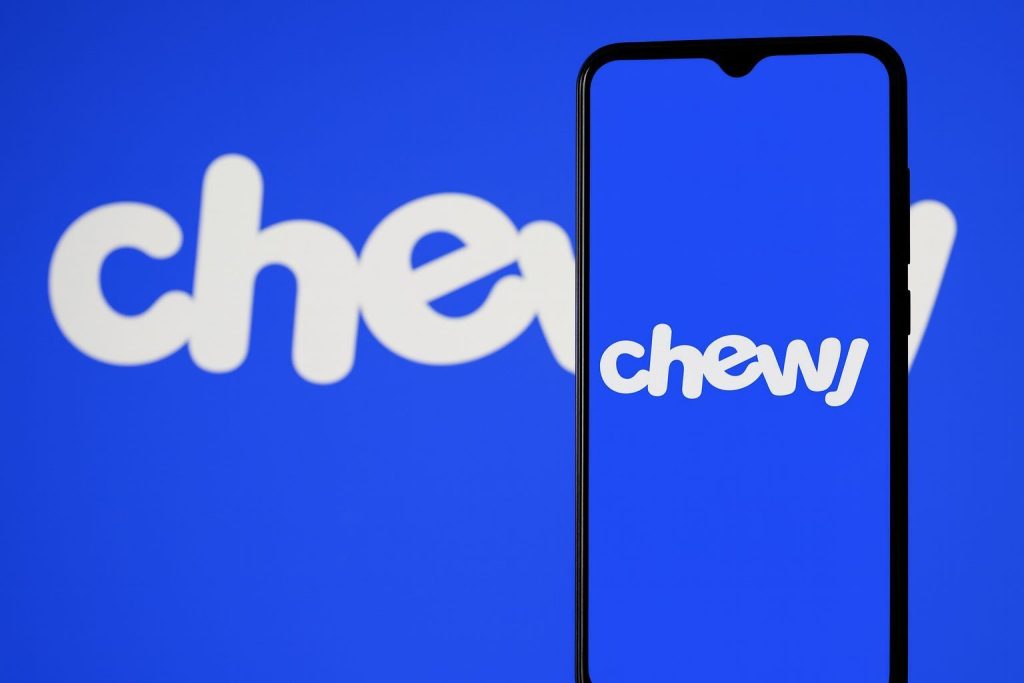 Chewy (CHWY) Stock Whipsaws After Q3 2025 Earnings Beat and Cautious Q4 Outlook