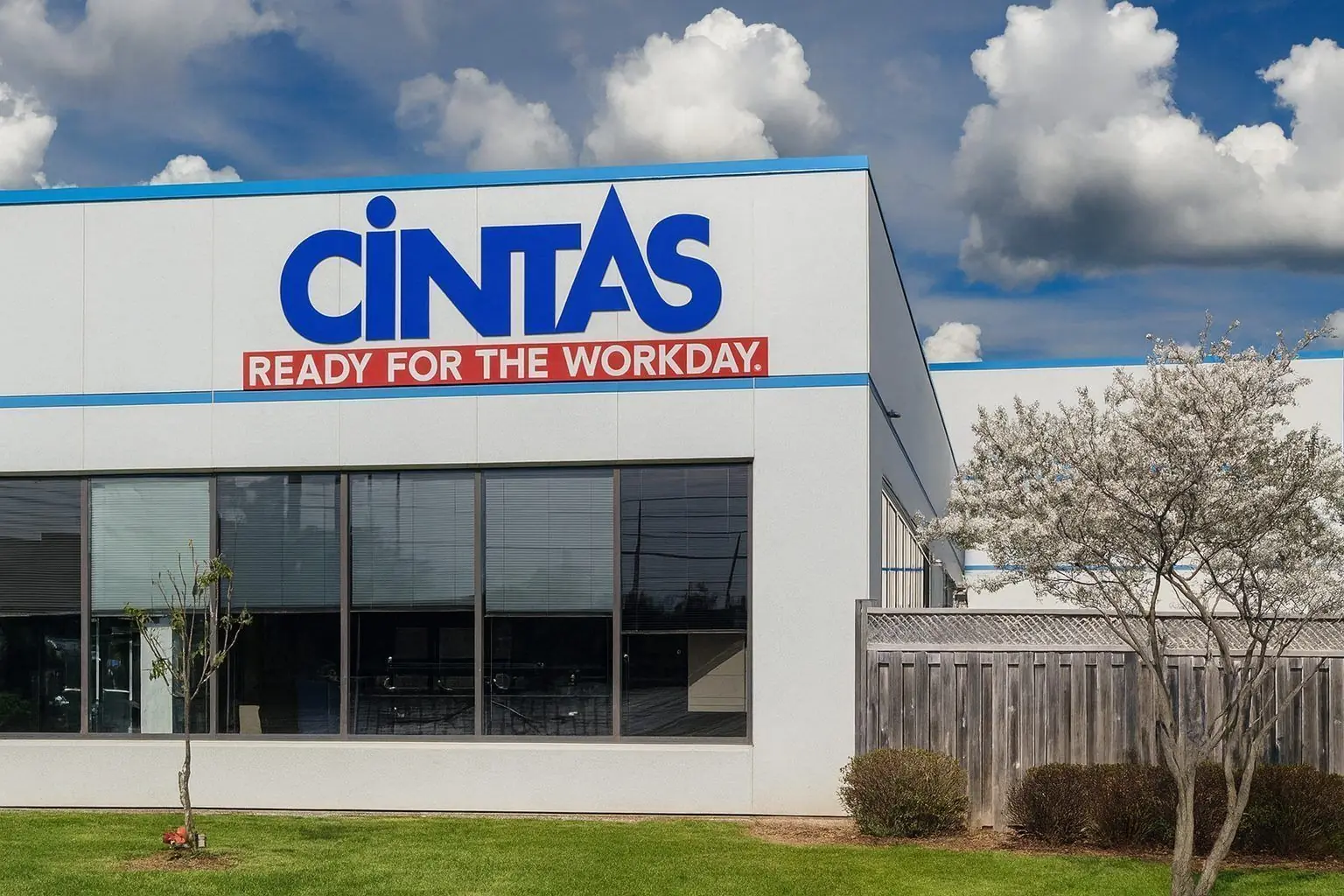 Cintas Stock (CTAS) on December 1, 2025: Price, Q1 2026 Earnings Beat, Dividend Hike and 2026–2028 Forecast