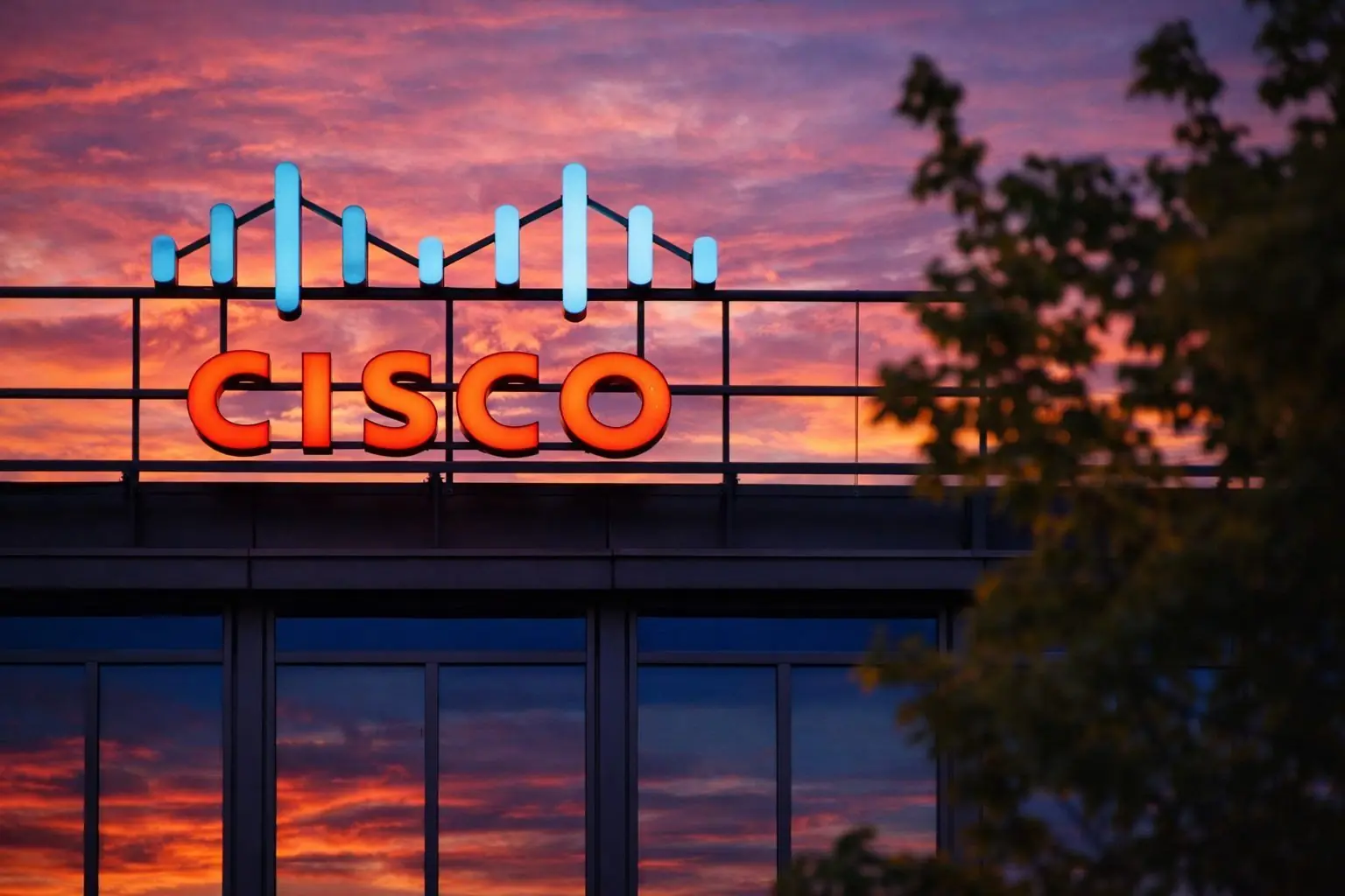 Cisco stock inches up into year-end as traders eye Fed minutes and next earnings