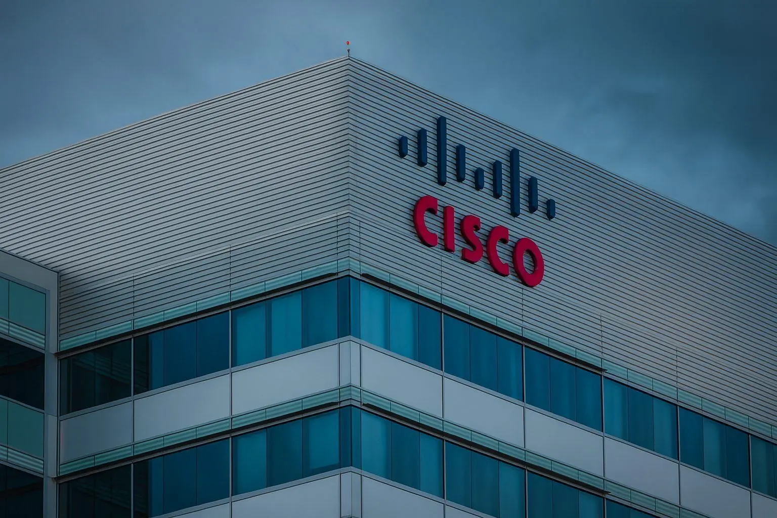 Cisco Stock on December 10, 2025: AI Boom, Analyst Upgrades and a New Short Signal – Is CSCO Still a Buy?