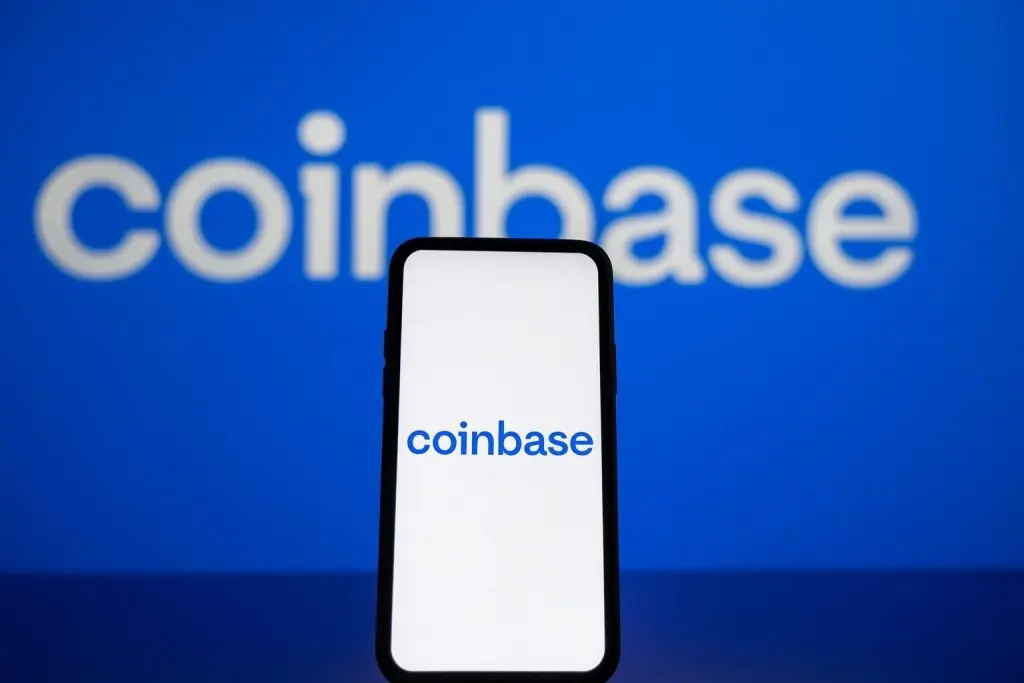 Coinbase (COIN) Stock on December 3, 2025: Big-Bank Pilots, Bitcoin Rebound and a 90% Upside Call Collide
