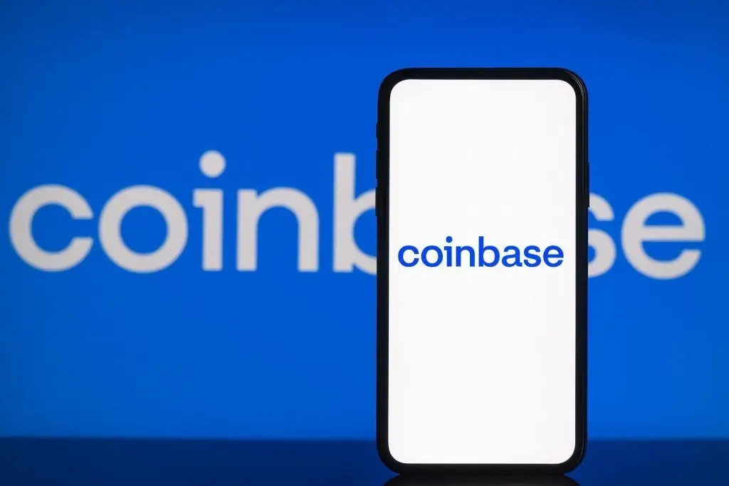 Coinbase (COIN) Stock on December 4, 2025: Price, Latest News and 2026 Forecast After SEC Truce and Blowout Q3