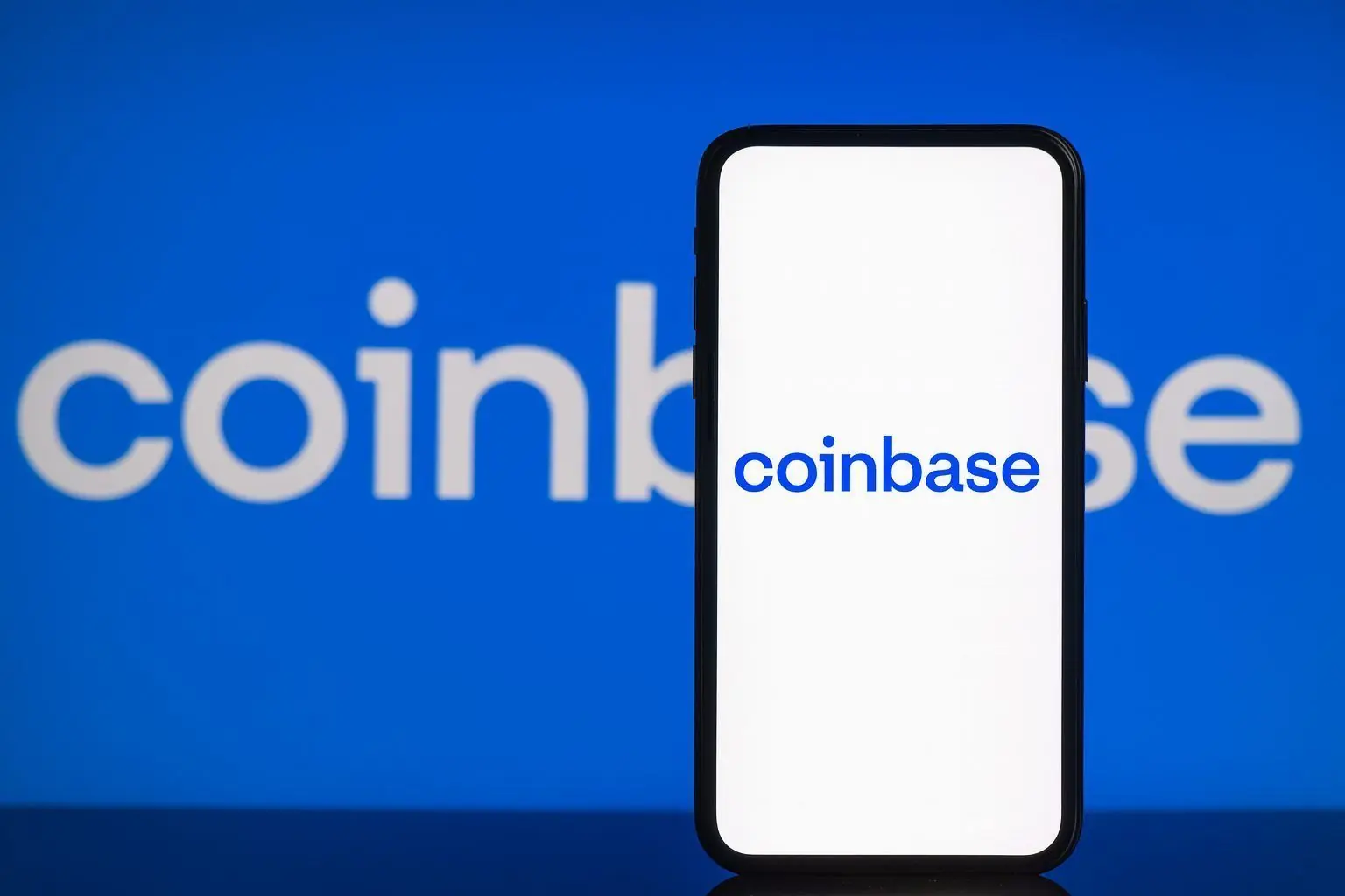Coinbase (COIN) Stock on December 4, 2025: Price, Latest News and 2026 Forecast After SEC Truce and Blowout Q3