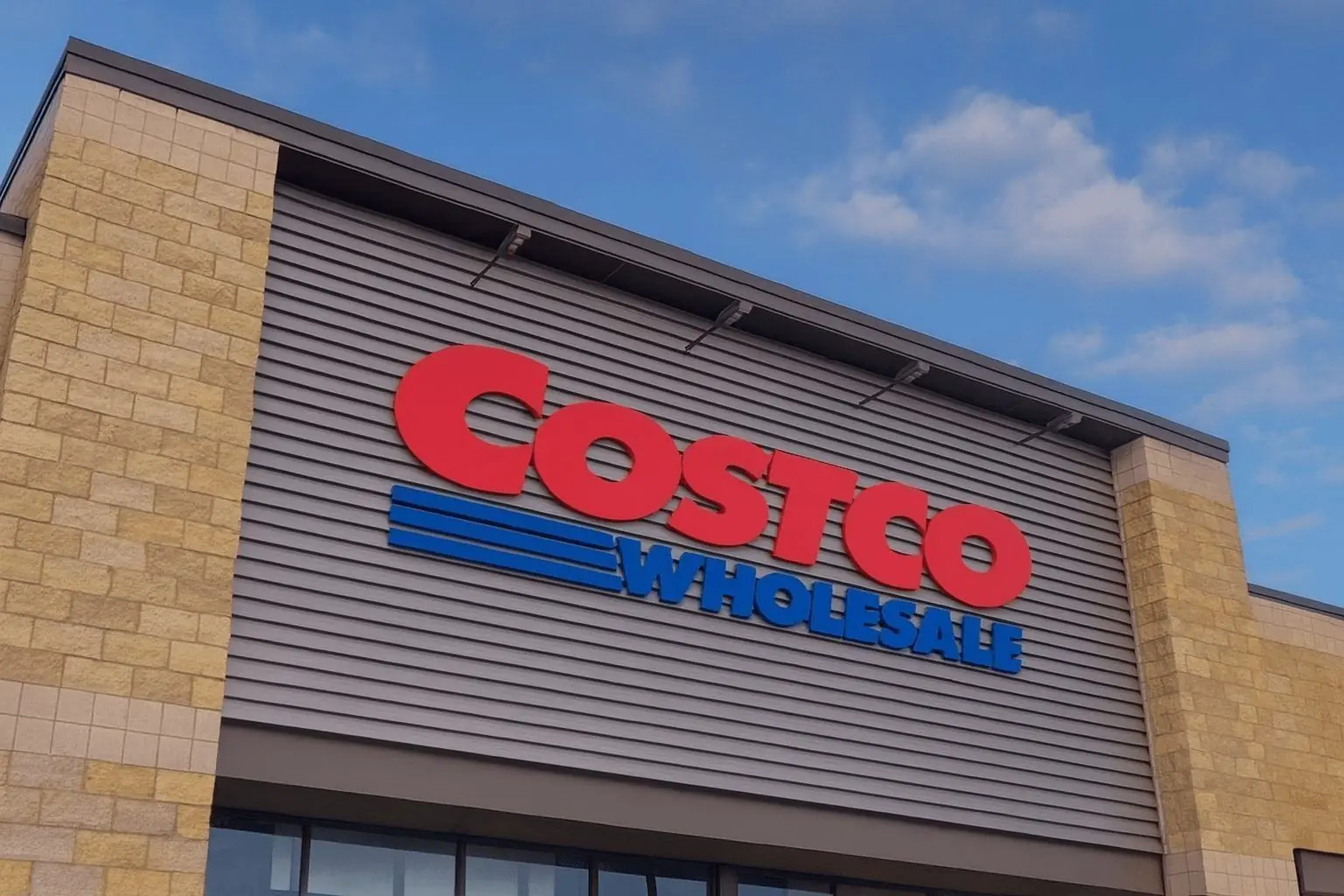 Costco Stock Drops Despite Strong Sales: Latest News, Forecasts and Analysis as of December 4, 2025