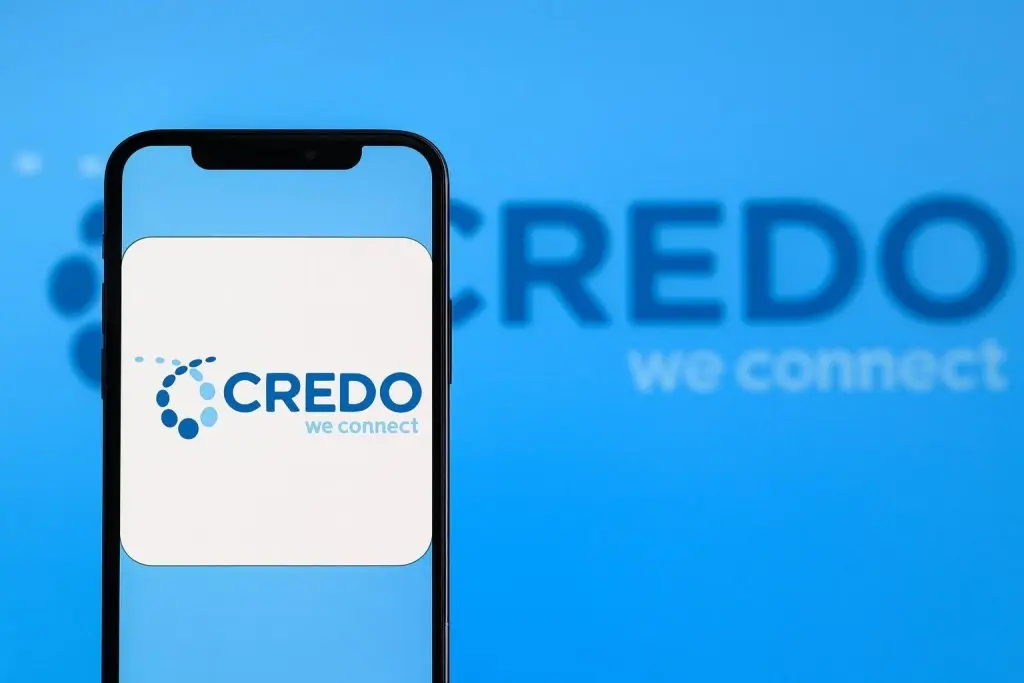 Credo Technology Group (CRDO) Stock News: Earnings Beat, Insider Filings, Analyst Targets and 2026 Outlook (Dec. 12, 2025)