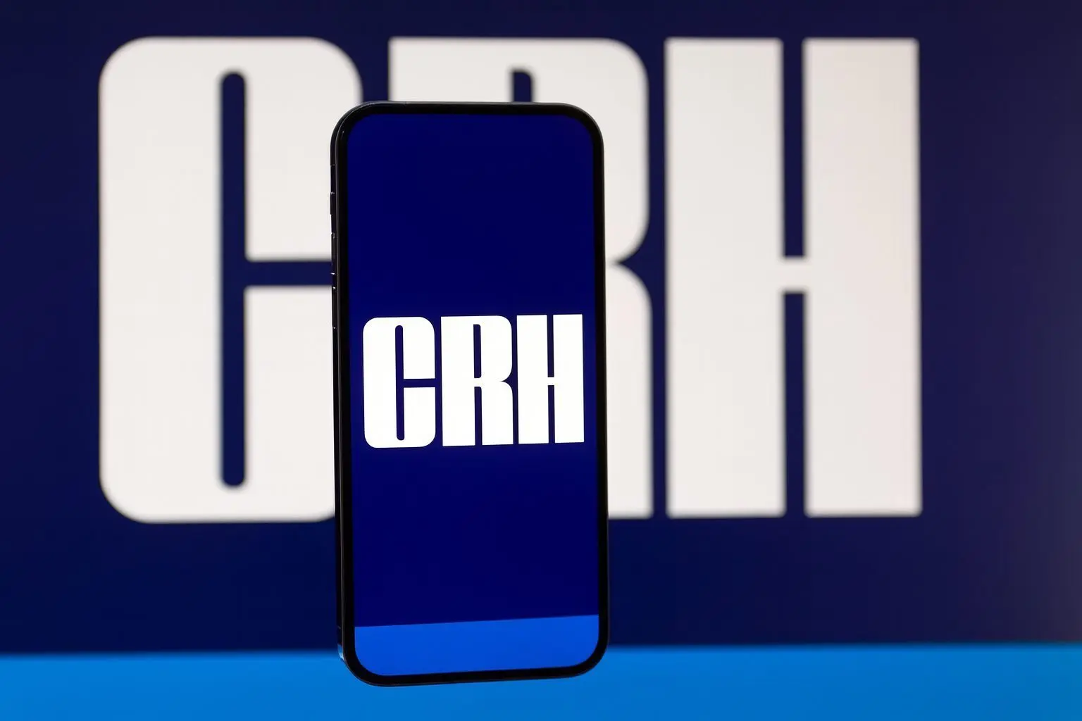 CRH PLC Stock News Today (Dec. 12, 2025): Buyback Update, S&P 500 Inclusion, Analyst Forecasts and 2026 Outlook for NYSE:CRH