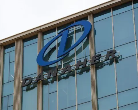 Danaher (DHR) Stock on December 4, 2025: Analyst Upgrades, Q3 Beat and Governance Probes Shape the 2026 Outlook