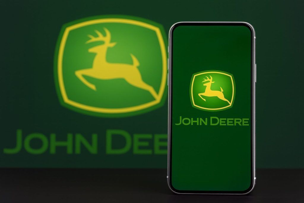 Deere Stock (DE): Earnings, Tariffs, and Investor Day Targets to Watch Before the Dec. 15, 2025 US Market Open