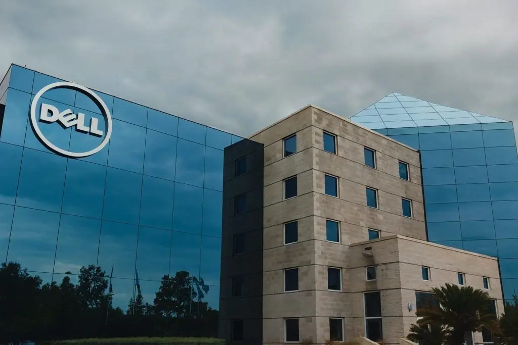 Dell Technologies (DELL) Stock on Dec. 3, 2025: AI Server Boom, Analyst Upgrades and a Short-Term Pullback