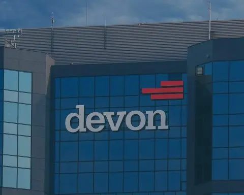 Devon Energy (DVN) Stock Outlook December 2025: Latest News, Dividend and 2026 Forecasts
