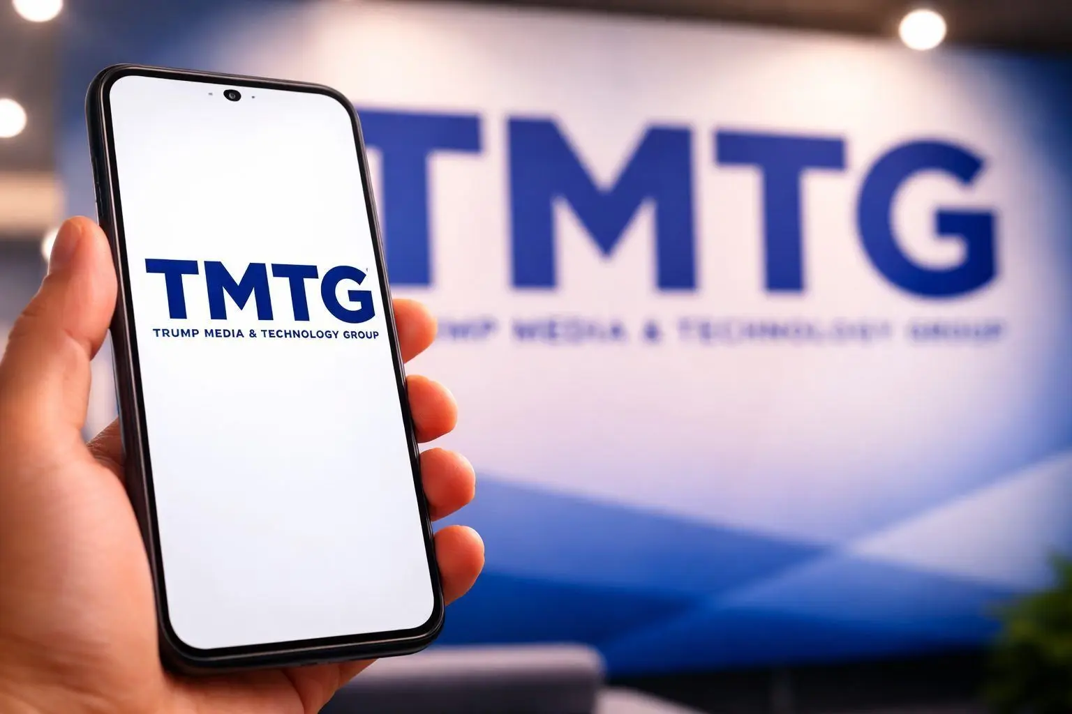 DJT Stock News Today: Trump Media & Technology Group Jumps on $6B TAE Fusion Merger—Price, Forecasts, and Key Risks (Dec. 20, 2025)