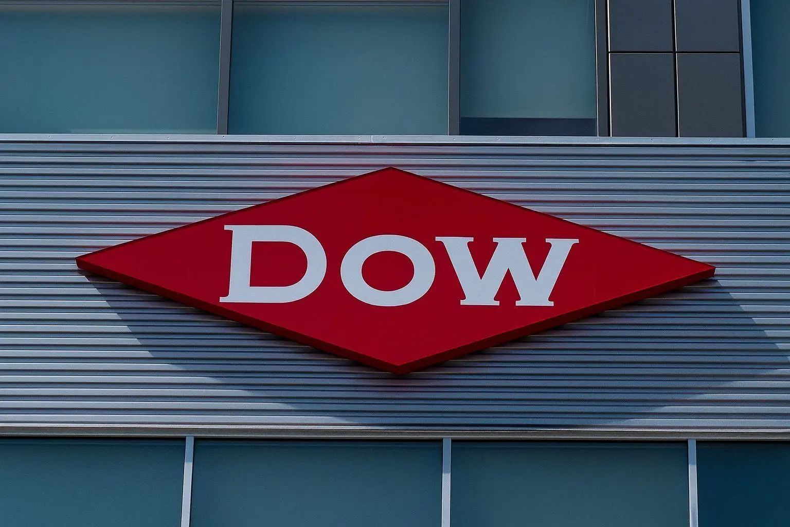 Dow Inc. (DOW) Stock Forecast and News Today: Dividend Reset, Legal Risks and 2026 Recovery Hopes