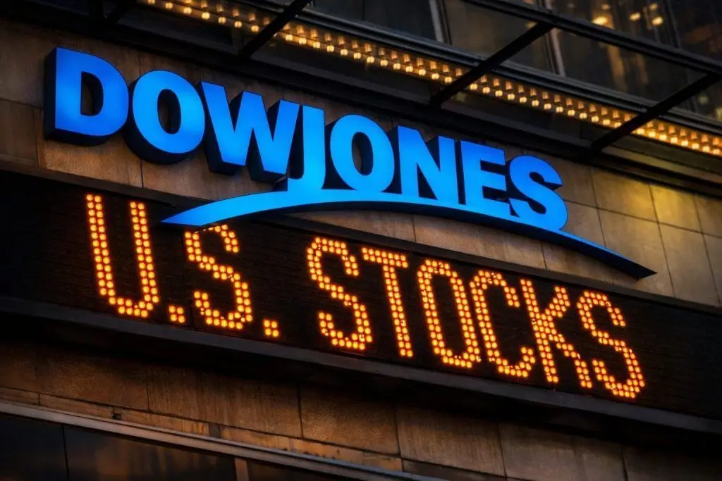 Dow Jones Today (Dec. 22, 2025): DJIA Holds Above 48,300 as Tech Rebound Extends Into Holiday Week
