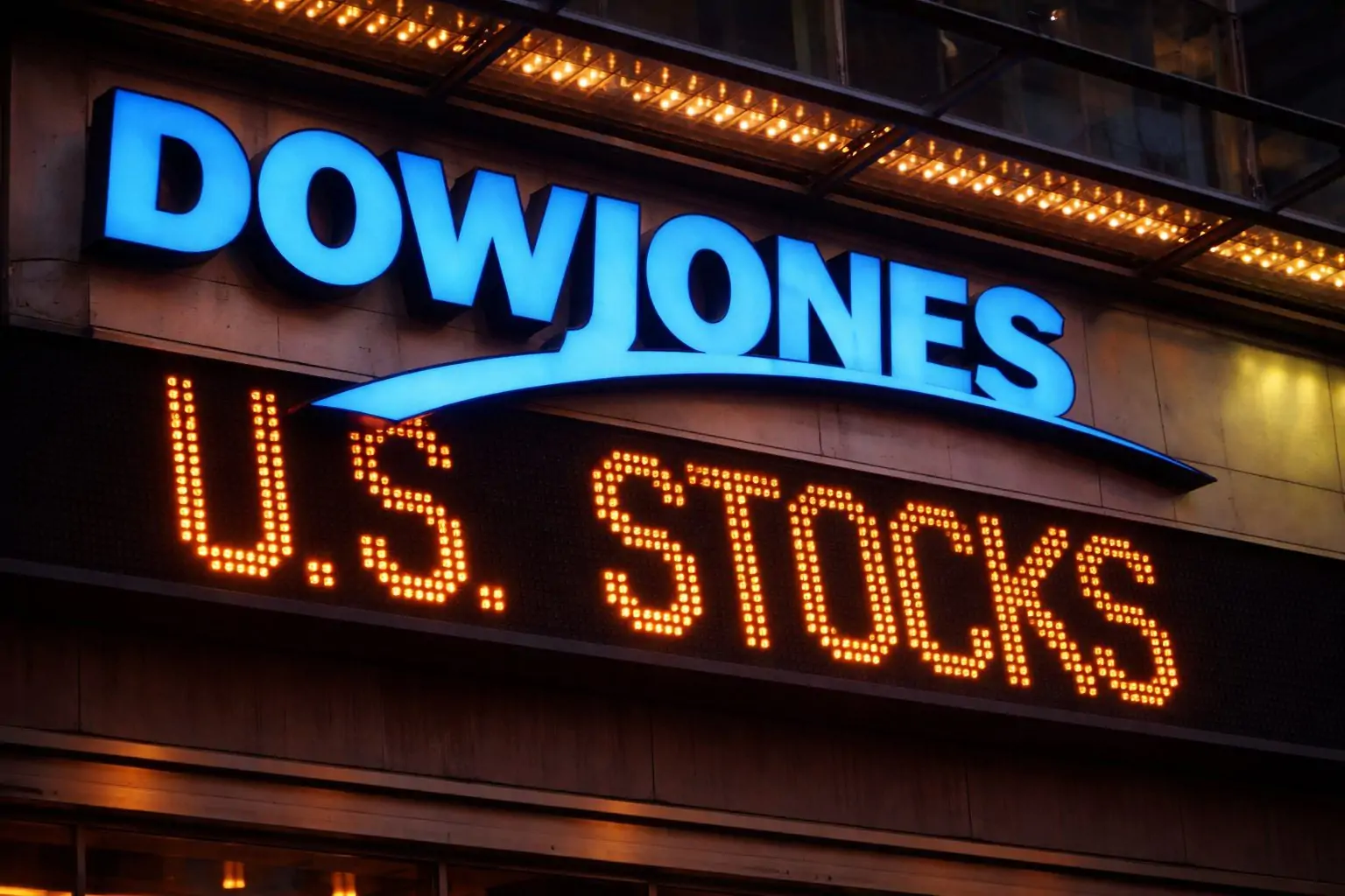 Dow Jones Today (Dec. 24, 2025): DJIA Hits Record Close in a Shortened Christmas Eve Session as “Santa Rally” Momentum Builds