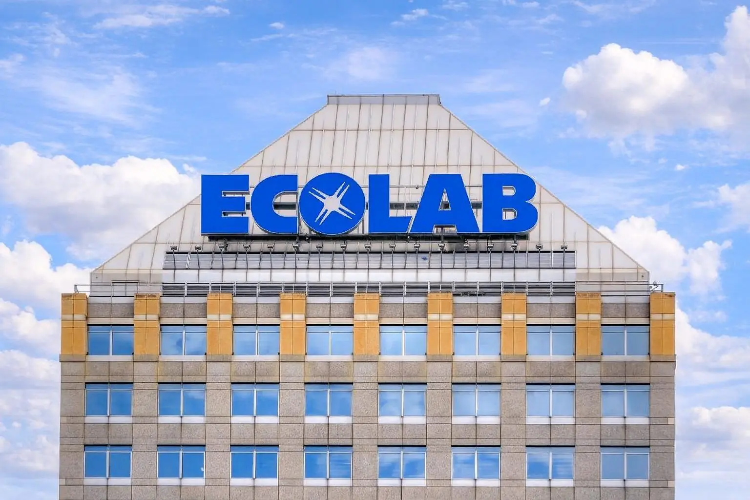 Ecolab (ECL) Stock Outlook on December 1, 2025: Earnings Momentum, AI-Driven Water Tech and Wall Street Forecasts