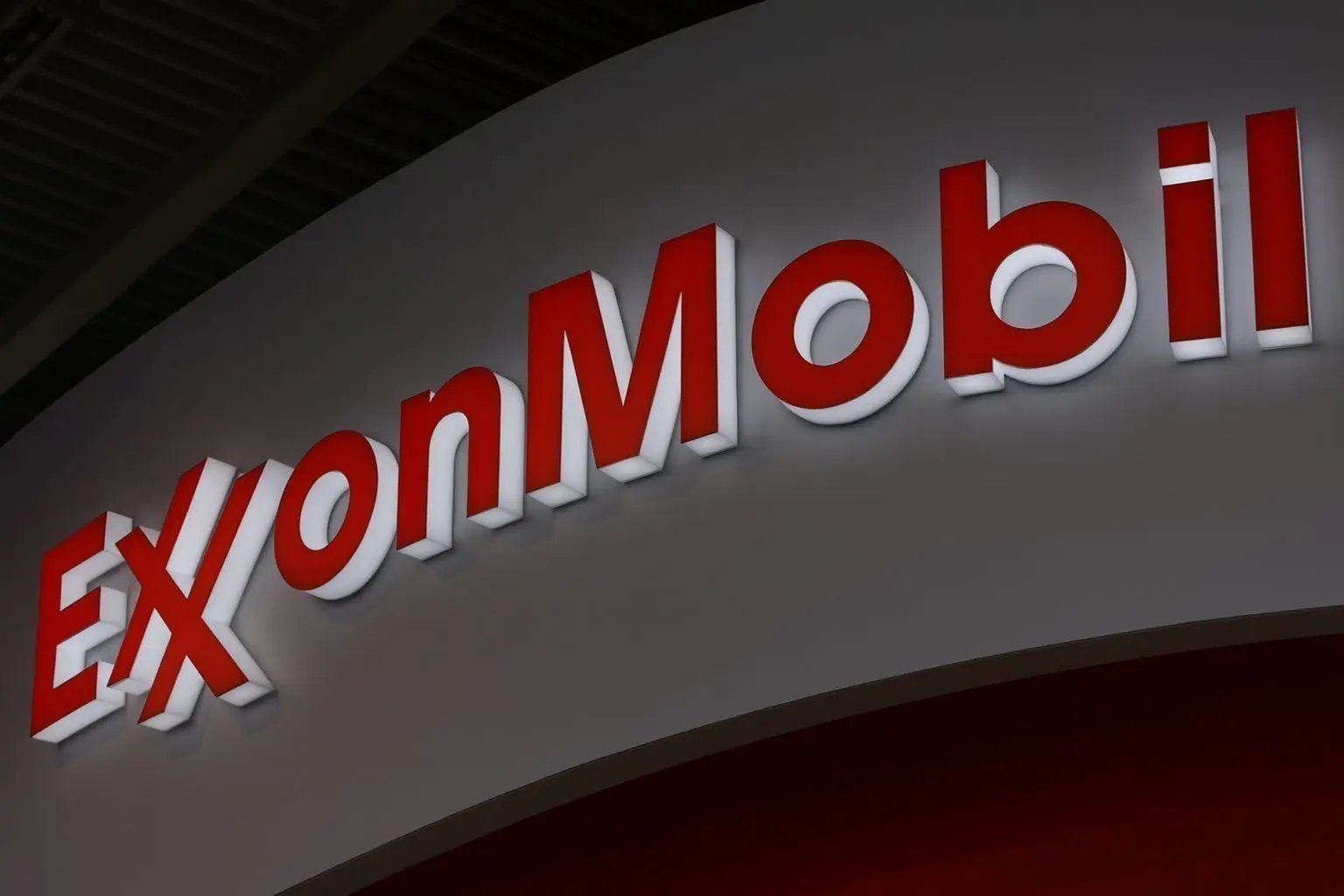 Energy Supermajors US Stocks Week Ahead: Exxon, Chevron, Shell, BP and TotalEnergies Brace for 2026 “Oil Glut” Narratives (Updated Dec. 14, 2025)