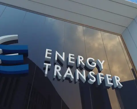 Energy Transfer LP (ET) Stock on December 8, 2025: Q3 Earnings, 8% Yield and LNG Delay Shape the Outlook