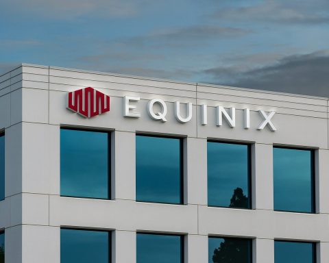 Equinix (EQIX) Stock: SEC Probe Ends, AI Supercomputer Deal and 2026 Price Targets – December 1, 2025 Outlook
