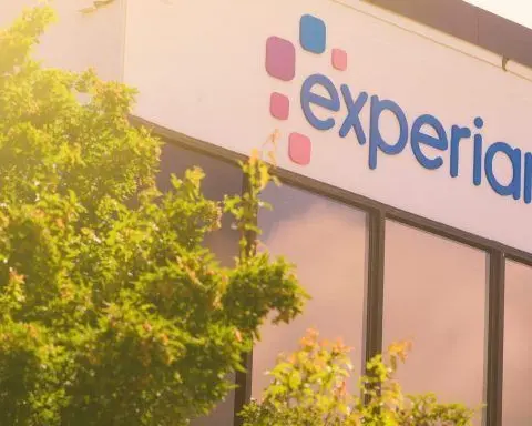 Experian PLC Stock Forecast (LSE: EXPN): This Week’s Move, Fresh News, Analyst Targets and the Week Ahead — Updated 14 Dec 2025