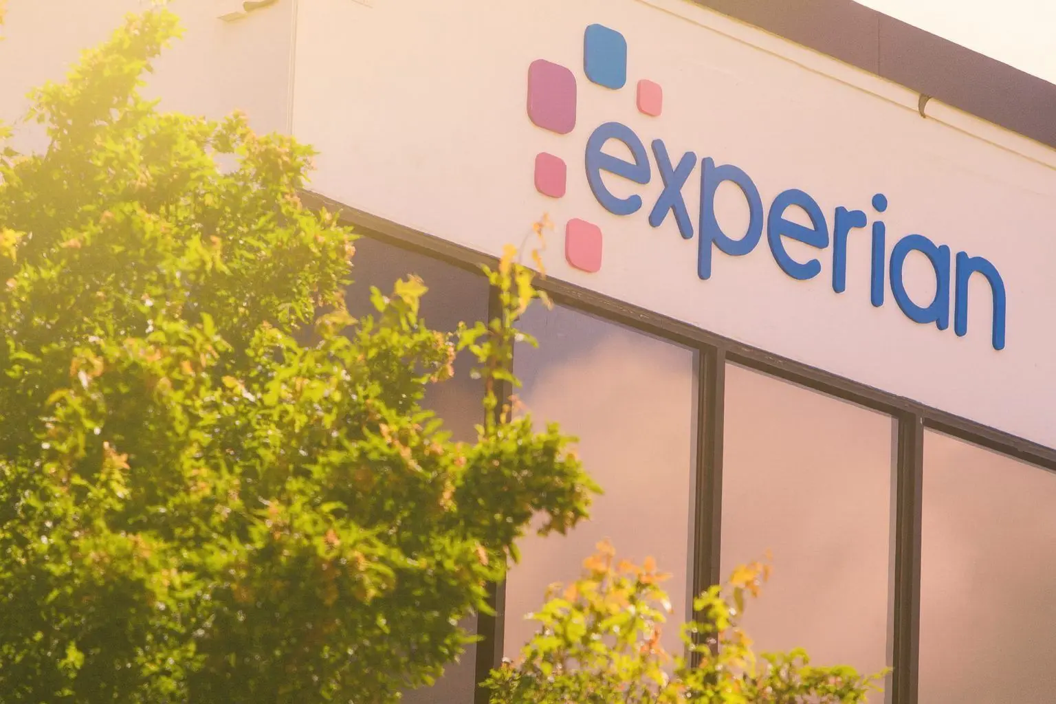 Experian PLC Stock Forecast (LSE: EXPN): This Week’s Move, Fresh News, Analyst Targets and the Week Ahead — Updated 14 Dec 2025