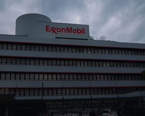 Exxon Mobil Stock Today (December 5, 2025): Price, Dividend Machine, Guyana Boom and 2026 Forecasts