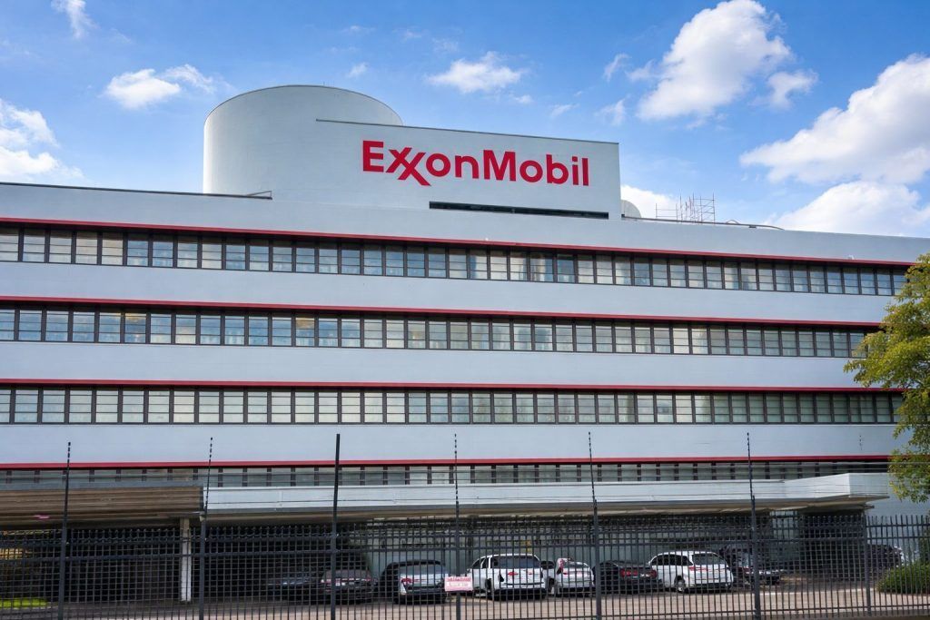 Exxon Mobil Stock (XOM) News and Forecast for Dec. 24, 2025: Sakhalin-1 Deadline Extended, Oil Prices Rebound, and Analysts See More Upside