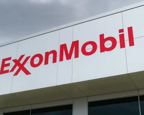 Exxon Mobil (XOM) Stock: Dividend Giant Weighs Hydrogen Pause, Guyana Surge and Iraq Expansion – December 6, 2025 Update