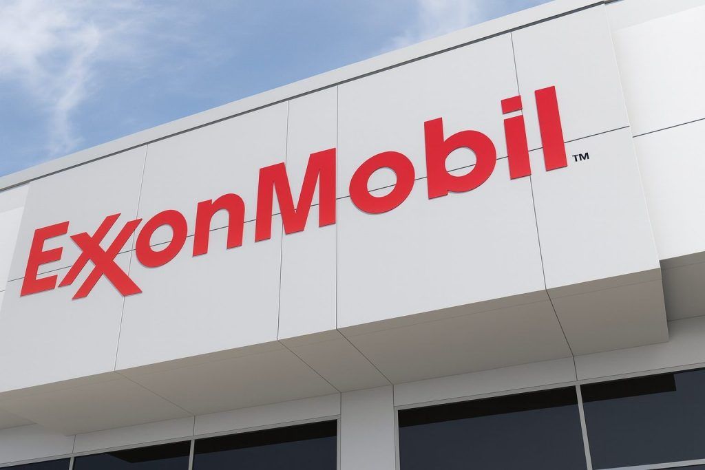 Exxon Mobil (XOM) Stock News Today: 2030 Plan Upgrade, Buybacks, and Fresh Wall Street Price Targets (Dec. 12, 2025)
