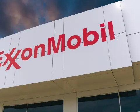 Exxon Mobil (XOM) Stock on December 2, 2025: West Qurna Deal Talks, Hydrogen Pivot and 2026 Price Targets