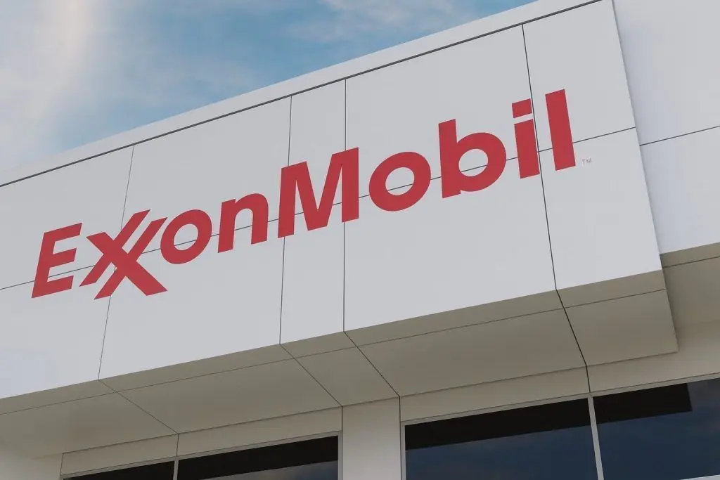 Exxon Mobil (XOM) Stock Today: UBS Sets $145 Target as Guyana Output Surges and Dividend Yield Nears 3.5%