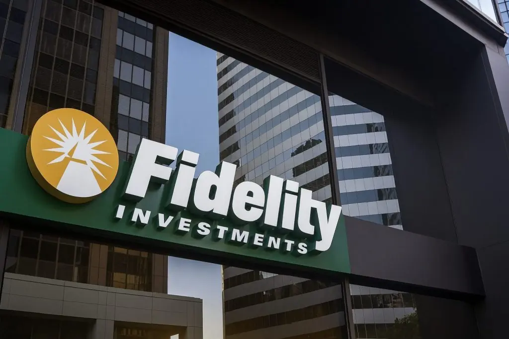 Fidelity Investments 2025: Stablecoin Tests, 401(k) Access Fight and What Comes Next for a $17.5 Trillion Giant