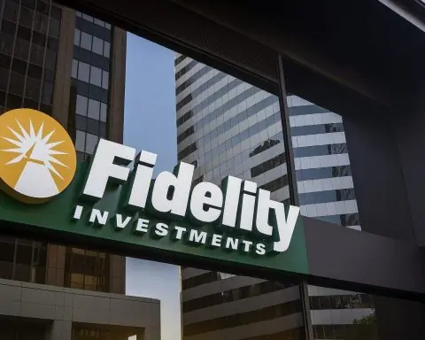 Fidelity Investments 2025: Stablecoin Tests, 401(k) Access Fight and What Comes Next for a $17.5 Trillion Giant
