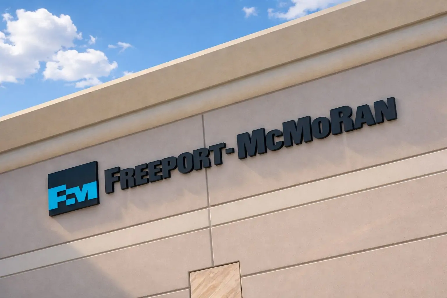 Freeport-McMoRan (FCX) Stock Surges as Copper Tests Fresh Records: Latest News, Analyst Forecasts, and What to Watch Next