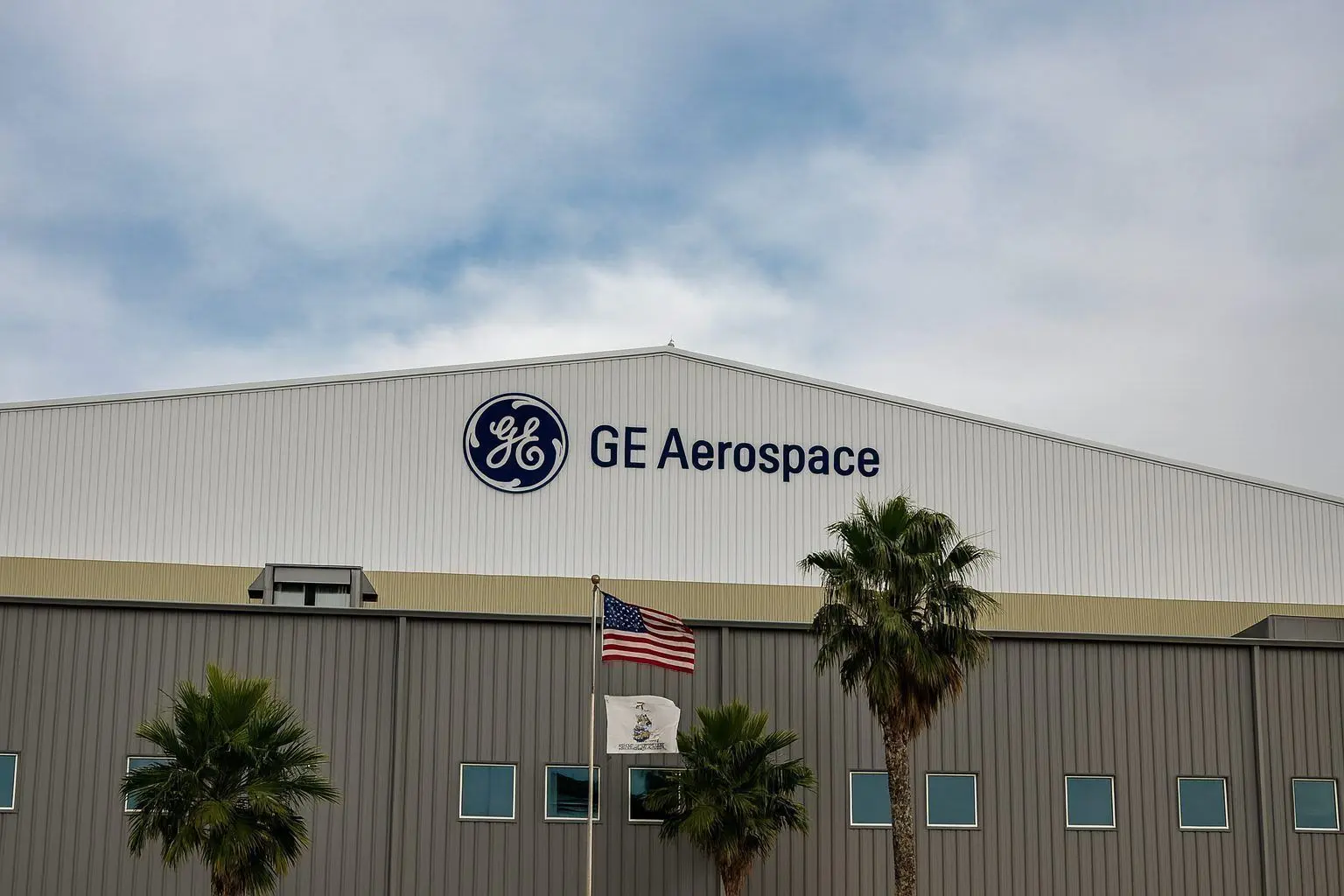GE Aerospace Stock (NYSE: GE) in Focus Today: What’s Driving Shares on Dec. 15, 2025—and What Wall Street Expects Next