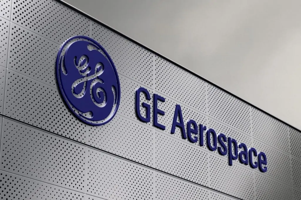 GE Aerospace Stock (NYSE: GE) Surges on Defense Contract News, New Engine Orders, and Fresh Analyst Forecasts