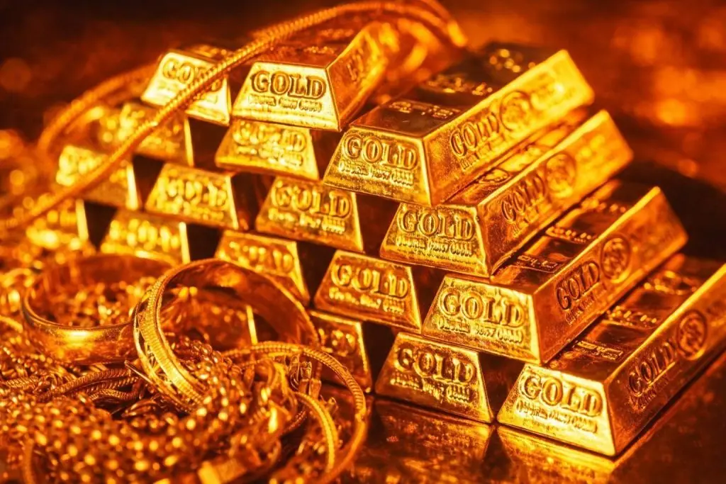 Gold Price Surges Past $4,500 in 2025 as ETF Inflows Roar Back — What’s Driving the Rally and the 2026 Outlook
