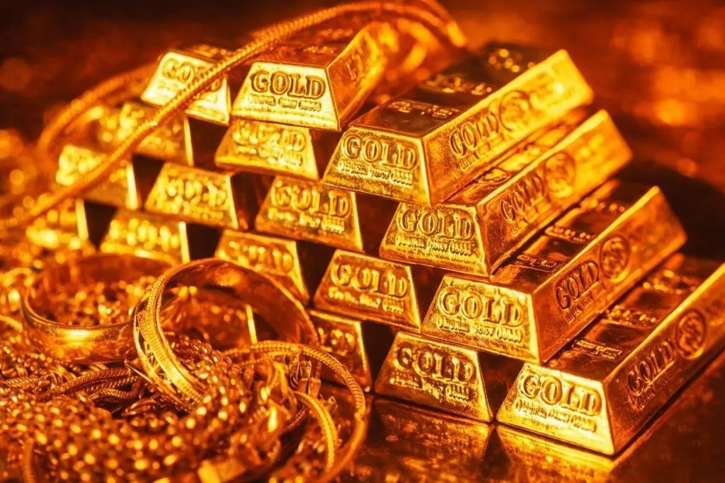 Gold Price Today: Spot Gold Breaks $4,400 Record as Fed Rate-Cut Bets and Safe-Haven Demand Surge (22.12.2025)