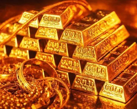 Gold Price Today: Spot Gold Breaks $4,400 Record as Fed Rate-Cut Bets and Safe-Haven Demand Surge (22.12.2025)