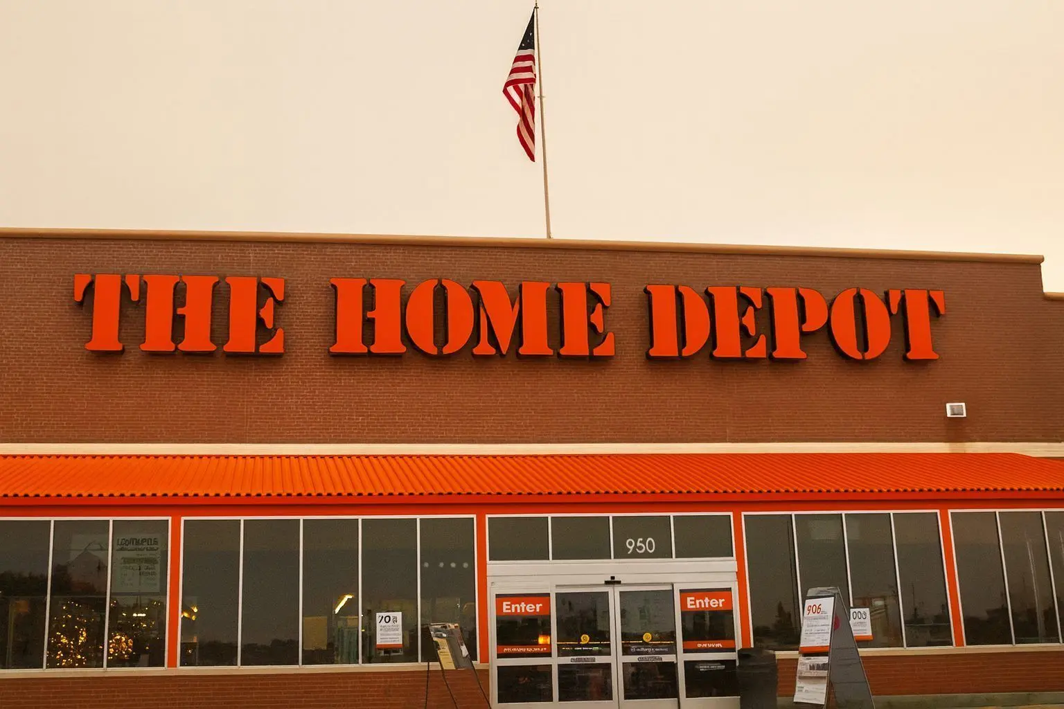 Home Depot Stock Today: 2026 Outlook, Housing Warning and New Creator Strategy (Dec. 10, 2025)