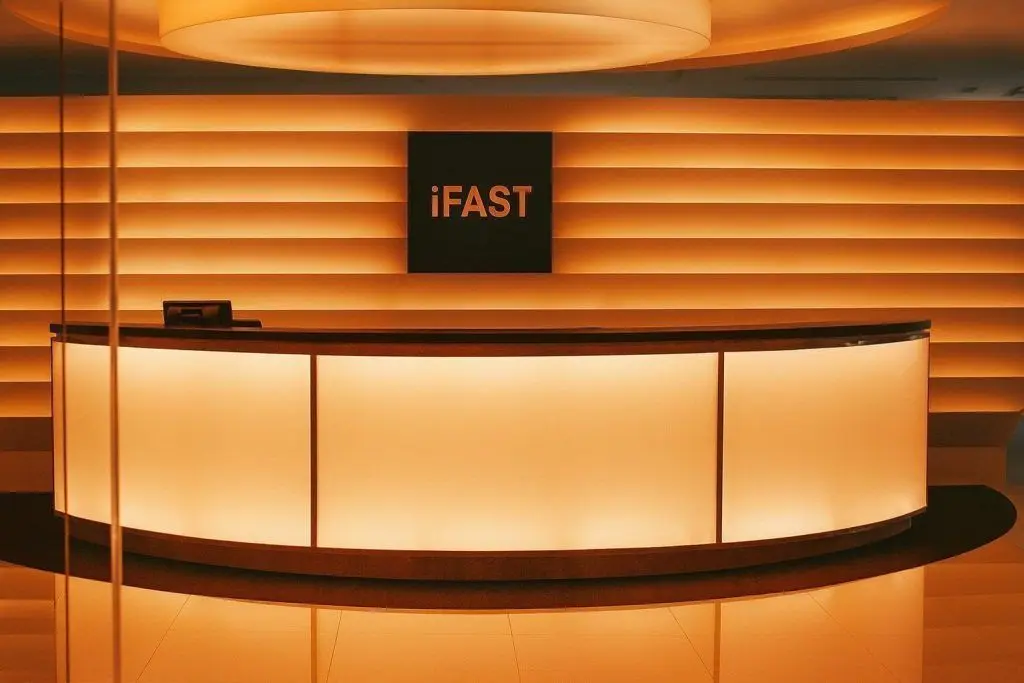 iFAST Corporation Ltd Stock (SGX: AIY): Share Price Near 52-Week High as Analysts Lift Targets; Key Catalysts and Outlook on 12 Dec 2025