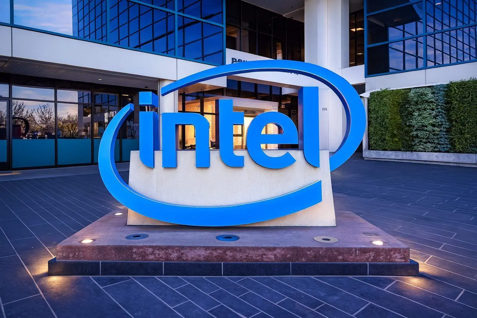 Intel-Aktie (INTC) am 2. Dezember 2025: Apple-Foundry-Gerüchte, Malaysia-Expansion und Q3-Erholung treiben eine hochriskante Rallye an