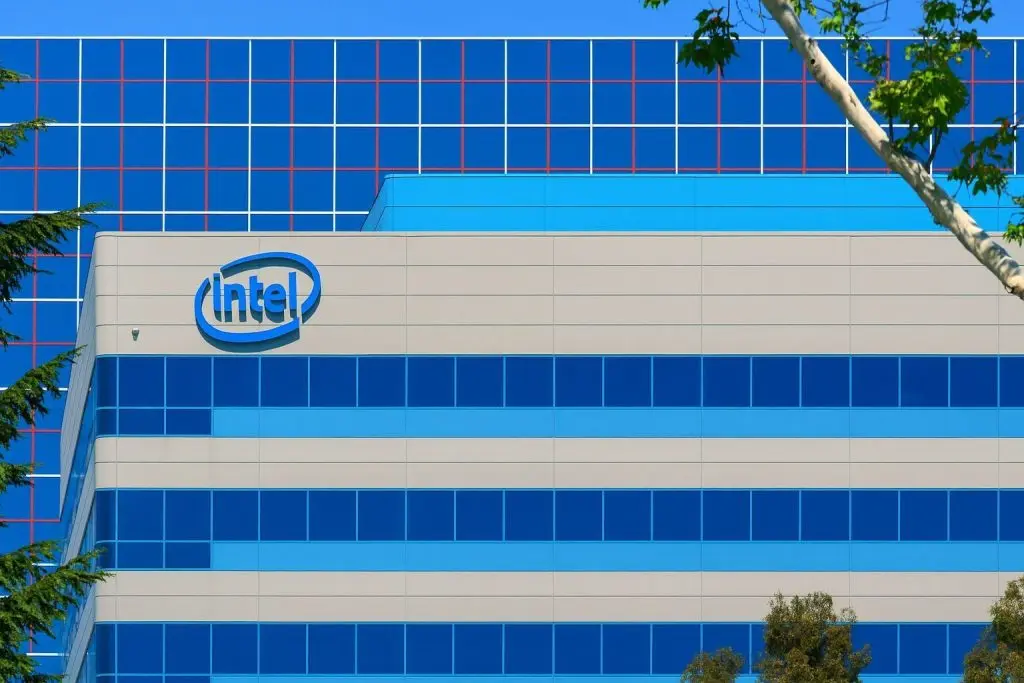 Intel Stock After Hours: Why INTC Rebounded on December 8, 2025 — And What to Watch Before the December 9 Open